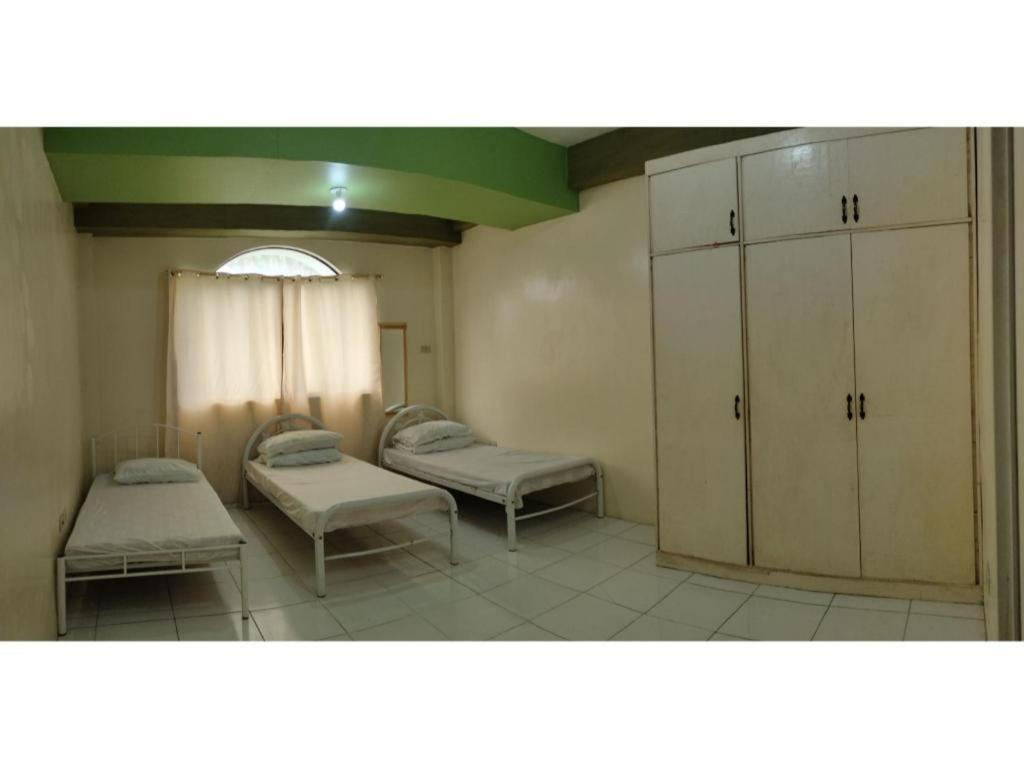 Oyo 800 Ddd Habitat Dormtel Bacolod Hotel Exterior photo
