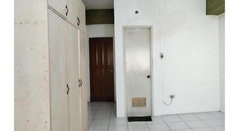 Oyo 800 Ddd Habitat Dormtel Bacolod Hotel Exterior photo
