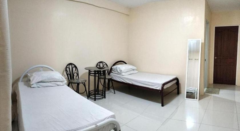 Oyo 800 Ddd Habitat Dormtel Bacolod Hotel Exterior photo