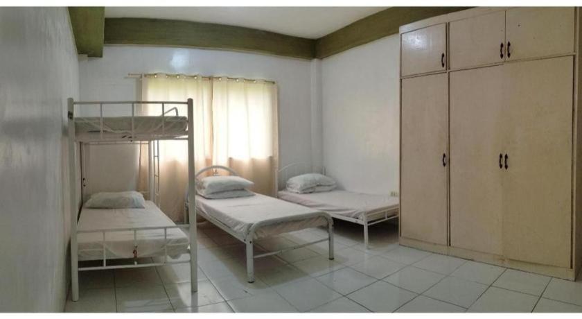 Oyo 800 Ddd Habitat Dormtel Bacolod Hotel Exterior photo