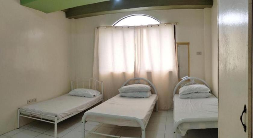 Oyo 800 Ddd Habitat Dormtel Bacolod Hotel Exterior photo