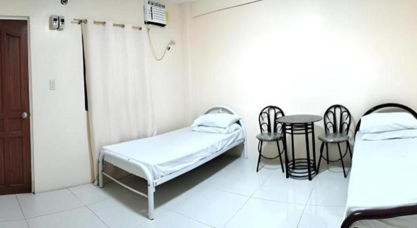 Oyo 800 Ddd Habitat Dormtel Bacolod Hotel Exterior photo