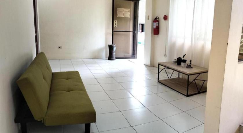 Oyo 800 Ddd Habitat Dormtel Bacolod Hotel Exterior photo